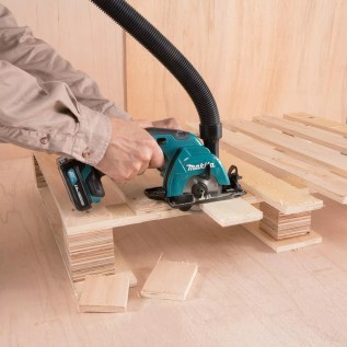 pallet cutting using the makita hs301dz mini circular saw