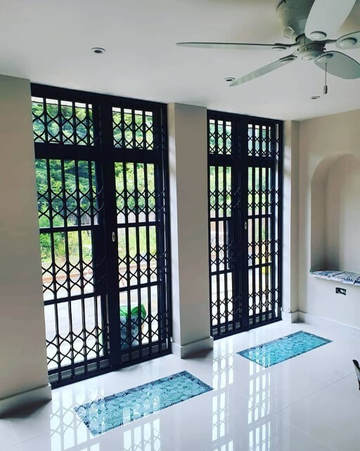 black retractable grilles