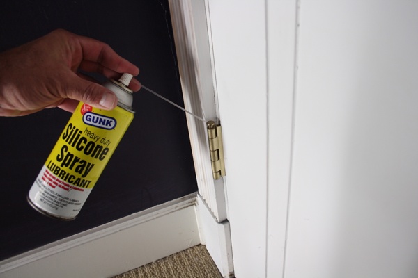 Adjusting a Sticking Door Lubricant